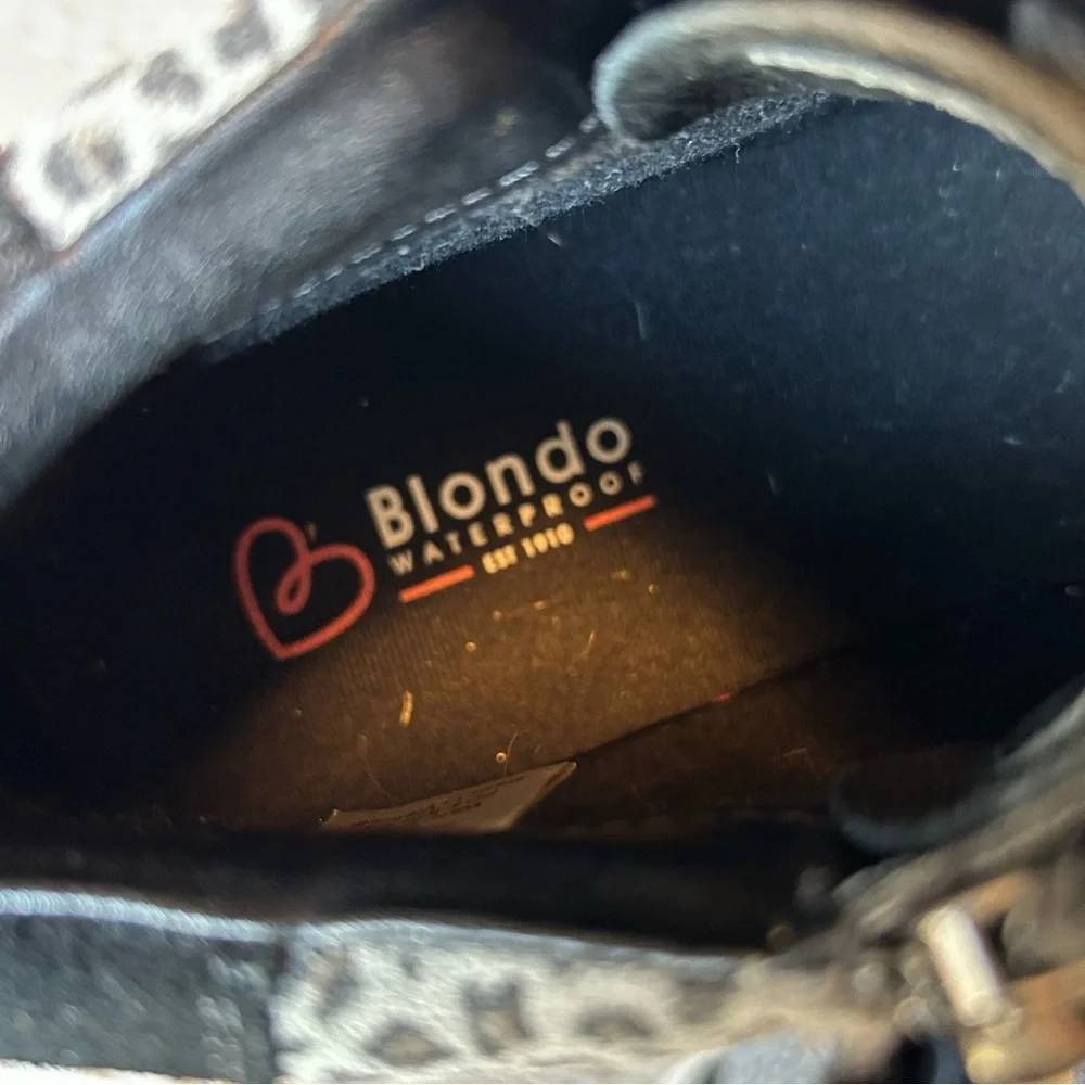 Blondo Waterproof Leather Sneakers. Size 8.